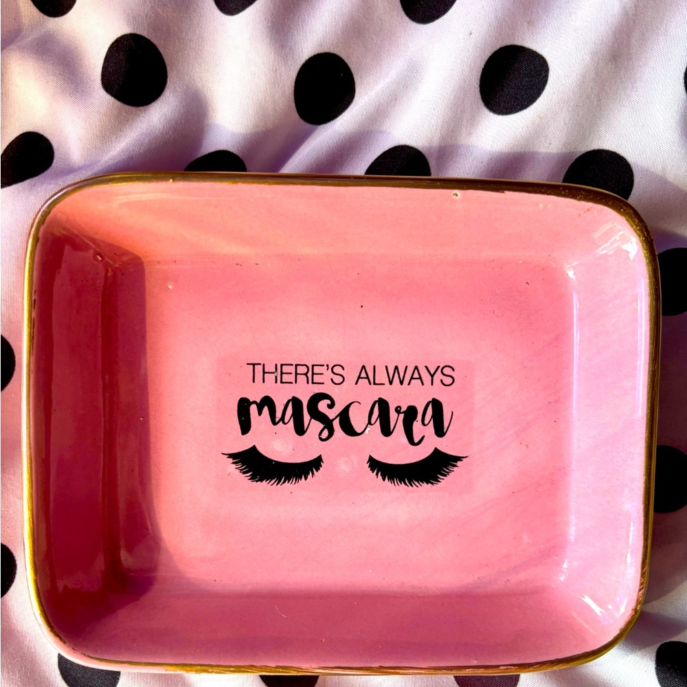 Small makeup tray